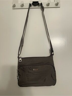 Baggallini Crossbody Bag in Charcoal Gray Silver